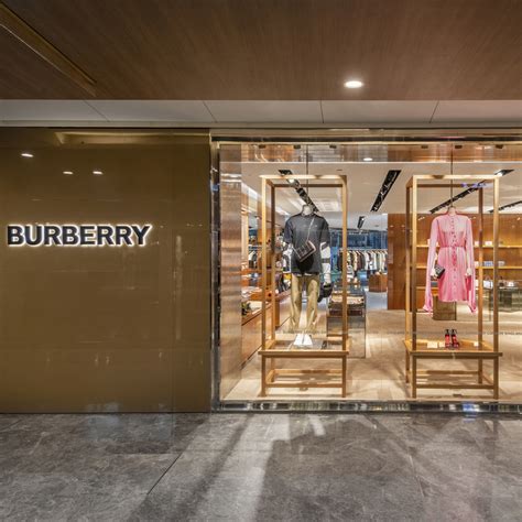 парка burberry|burberry paragon singapore.